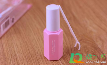 双眼皮胶水用什么可以洗掉(眼皮胶水怎么去除)