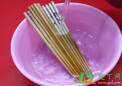筷子上的黑霉点用什么洗的掉(如何去掉筷子上面黑色的霉菌)