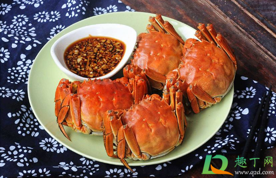 螃蟹是用白酒还是白醋清洗(腌螃蟹用陈醋好还是白醋好)