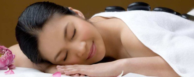 按摩需要使用精油吗(为什么按摩要用精油)