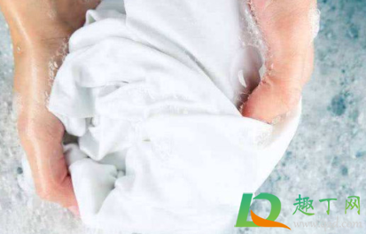 衣服碘酒印子怎么消除(如何擦掉碘酒印)