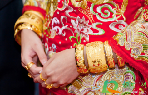 娘家给的嫁妆钱要告诉老公吗(女方嫁妆钱要不要告诉老公)