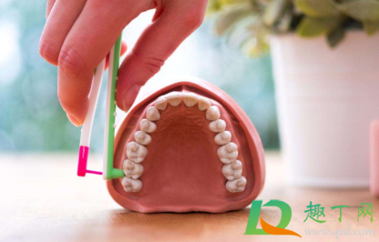为什么要用牙线清理(用牙线是要把全部的牙缝都清理吗)