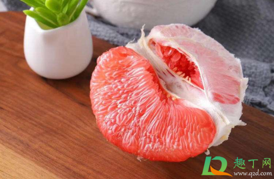 柚子有一点点小块坏了别的能吃吗(吃了一点烂了的柚子没事吧)