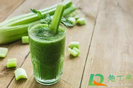 西芹汁要加水榨汁么(榨芹菜汁加水吗)