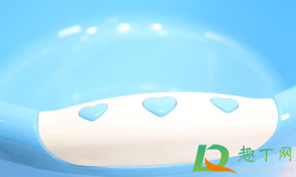 塑料盆黄了用什么洗好(塑料脸盆发黄怎么清洗)