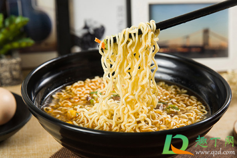 方便面过期几天吃了应该没事吧(过期几天的方便面吃了会怎样) 方便面过期几天吃了应该没事吧(过期几天的方便面吃了会怎样)