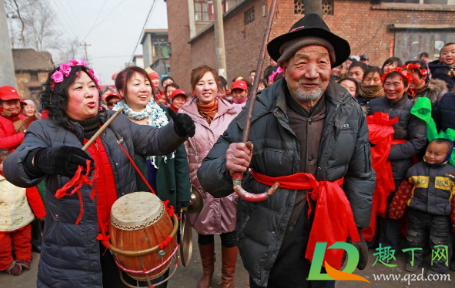 谈彩礼要不要带亲戚(送彩礼父母要去吗)