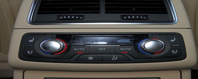 奥迪q3典藏版空调开热风的操作(奥迪q3暖风开关教程)