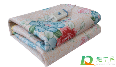 水洒电热毯上面了能用吗(电热毯洒上水怎么处理)