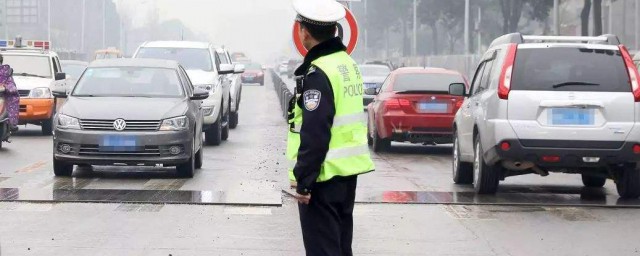 左转道上直行的后果(在左行道上直行有什么后果)