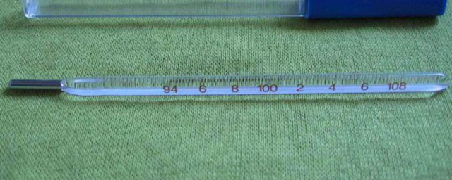 打扫碎掉的温度计方法(温度计打碎怎么收拾)