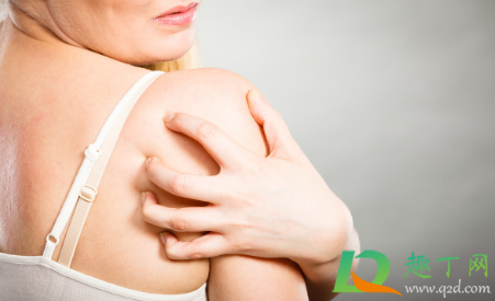 为什么晚上睡觉身上老痒是螨虫吗(半夜睡觉痒是有螨虫吗)