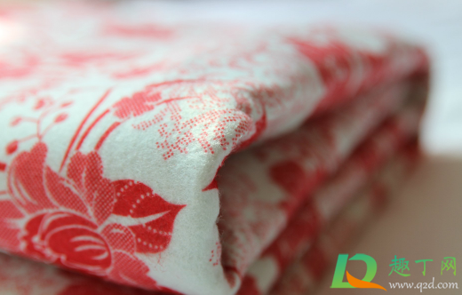 电褥子被水泡了还能用吗(褥子被子被水泡还能用吗)