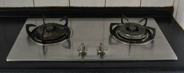 燃气灶总打不着火的原因(燃气灶总是打不着火)