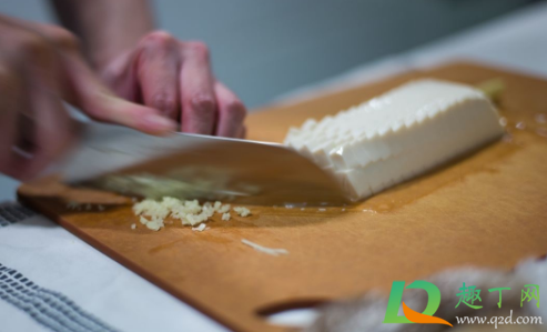 砧板发酸是怎么回事(砧板有酸臭味怎么办)