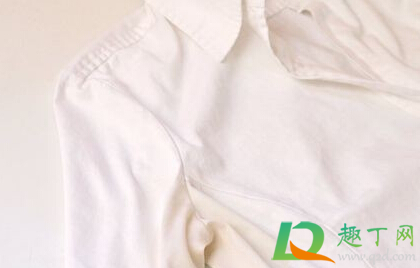 大量出汗衣服上有白色正常吗(出汗衣服会有白色) 大量出汗衣服上有白色正常吗(出汗衣服会有白色)