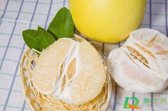 柚子吃一半留一半明天吃可以吗(柚子一天吃半个多不多)