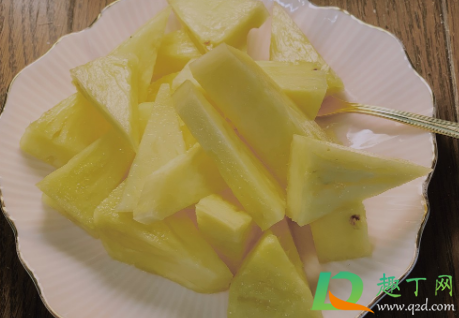 凤梨肉是白色的能吃吗(凤梨肉是白色还是黄色) 凤梨肉是白色的能吃吗(凤梨肉是白色还是黄色)