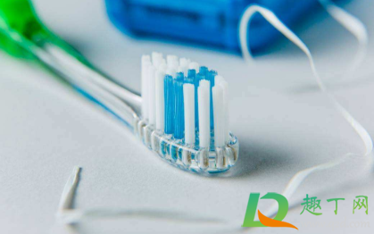 为什么要用牙线清理(用牙线是要把全部的牙缝都清理吗)