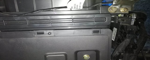 北汽空调滤芯拆卸的过程(北汽e130空调滤芯拆卸)