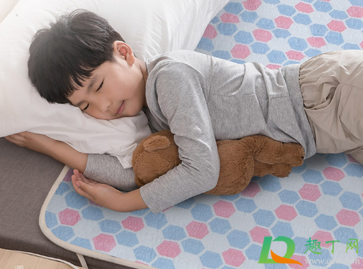 电热毯被尿湿能用吹风机吹干吗(电热毯被打湿用吹风机) 电热毯被尿湿能用吹风机吹干吗(电热毯被打湿用吹风机)