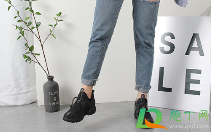 新鞋胶味刺鼻怎么办(胶鞋气味刺鼻是怎么回事)