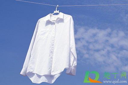 大量出汗衣服上有白色正常吗(出汗衣服会有白色) 大量出汗衣服上有白色正常吗(出汗衣服会有白色)