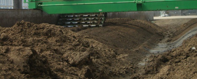 有机肥的形成需要看猪粪的湿度(干湿分离的猪粪能直接施肥吗?)