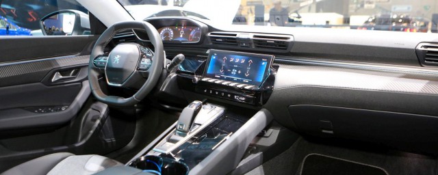 方向盘在哪边跟什么有关(方向盘上面叫啥)