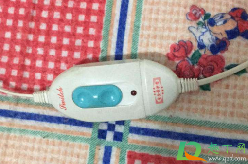 电褥子被水泡了还能用吗(褥子被子被水泡还能用吗)