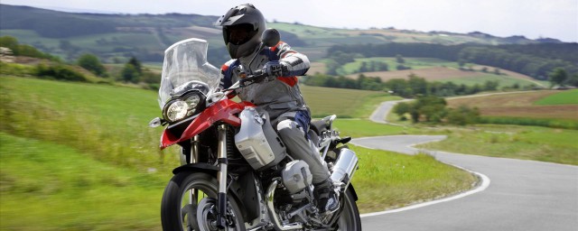 摩托车为什么加大油门熄火(摩托车加大油门就熄火是什么问题)