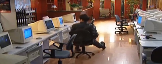 黑客去网吧修电脑是哪一集(黑客修电脑不给钱哪一集)