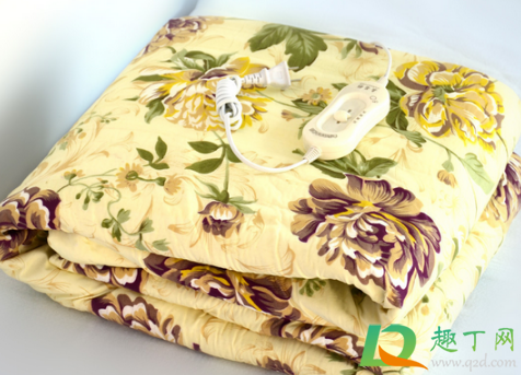 水洒电热毯上面了能用吗(电热毯洒上水怎么处理)