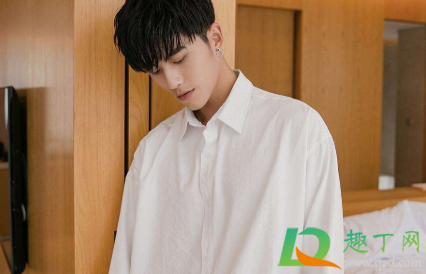 白衬衣领的黄渍怎么洗(白色衬衣领发黄怎么洗)