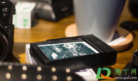 拍立得照片出来是黑色怎么回事(拍立得照片为什么黑黑的) 拍立得照片出来是黑色怎么回事(拍立得照片为什么黑黑的)