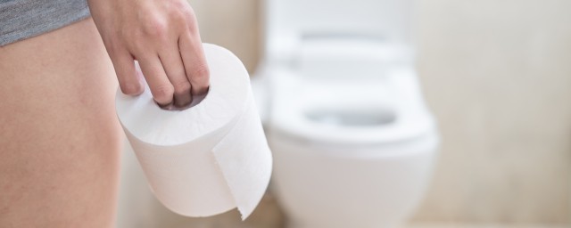 可乐洗厕所有什么需要注意(可乐冲厕所有用吗)