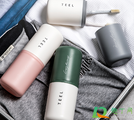 为什么牙缸里有黑色的(牙缸里黑黑的东西是什么) 为什么牙缸里有黑色的(牙缸里黑黑的东西是什么)