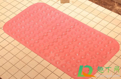 洗澡垫子脏了怎么清洗(垫被弄脏了怎么洗)