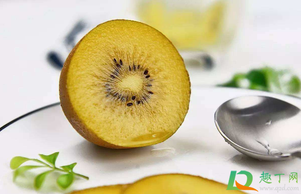 猕猴桃毛多的好还是光秃秃的好(猕猴桃是长毛的好还是不长毛的好)