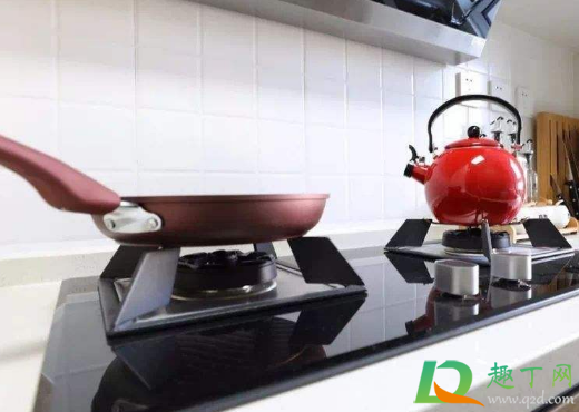 厨房灶台发黑好清洗吗(厨房台面发黑怎么清洗)