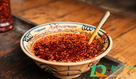 自己做的油泼辣子瓶壁有点发霉了可以吃吗(油泼辣子会发霉吗) 自己做的油泼辣子瓶壁有点发霉了可以吃吗(油泼辣子会发霉吗)