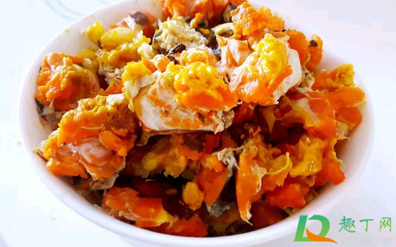 螃蟹不熟蟹黄是水状的吗(没煮熟的螃蟹蟹黄是什么样的)