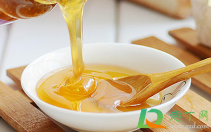 蜂蜜分层后喝需要摇匀吗(蜂蜜分层了需要搅拌吗)