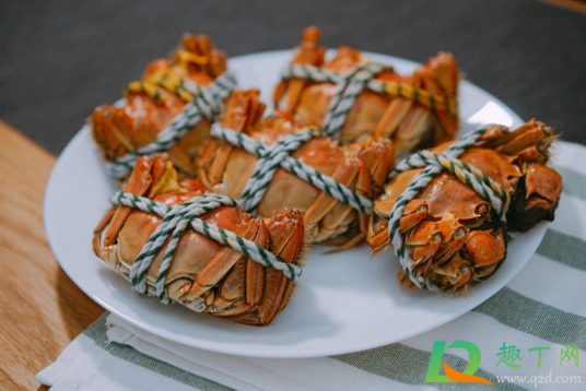 螃蟹蒸了冒出白白的东西是熟了吗(蒸螃蟹的时候有白白的流出来是什么)