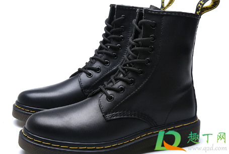 马丁靴压脚背是买小的原因吗(马丁靴压脚背是什么意思) 马丁靴压脚背是买小的原因吗(马丁靴压脚背是什么意思)