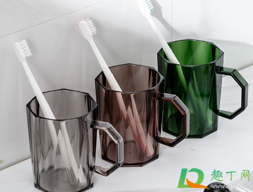 刷牙杯不洗能不能直接用(用牙膏洗杯子可以吗) 刷牙杯不洗能不能直接用(用牙膏洗杯子可以吗)