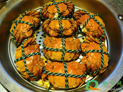 为什么螃蟹蒸出来里面有很多水(螃蟹蒸出来水水的)