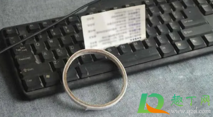 用什么洗键盘上的灰尘(怎么样清洗键盘上的灰尘) 用什么洗键盘上的灰尘(怎么样清洗键盘上的灰尘)