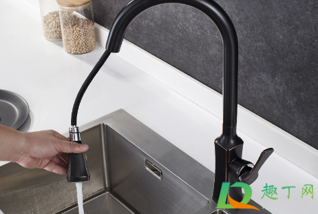 抽拉式水龙头为什么不出热水(抽拉式水龙头有冷热水吗)